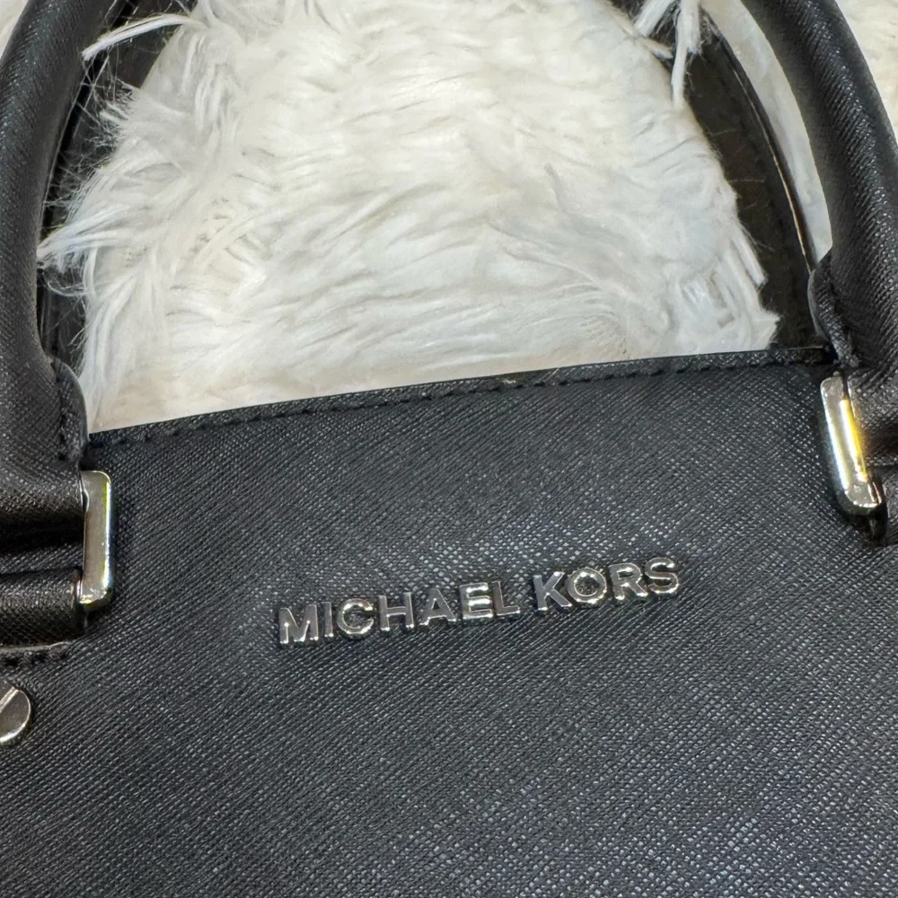 Modern Black MICHAEL Michael Kors Selma Grommet Medium shoulder, crossbody bag - Picture 7 of 16